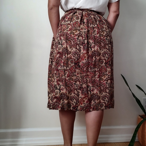 Vintage tan and red paisley print pleated skirt - Picture 2 of 9
